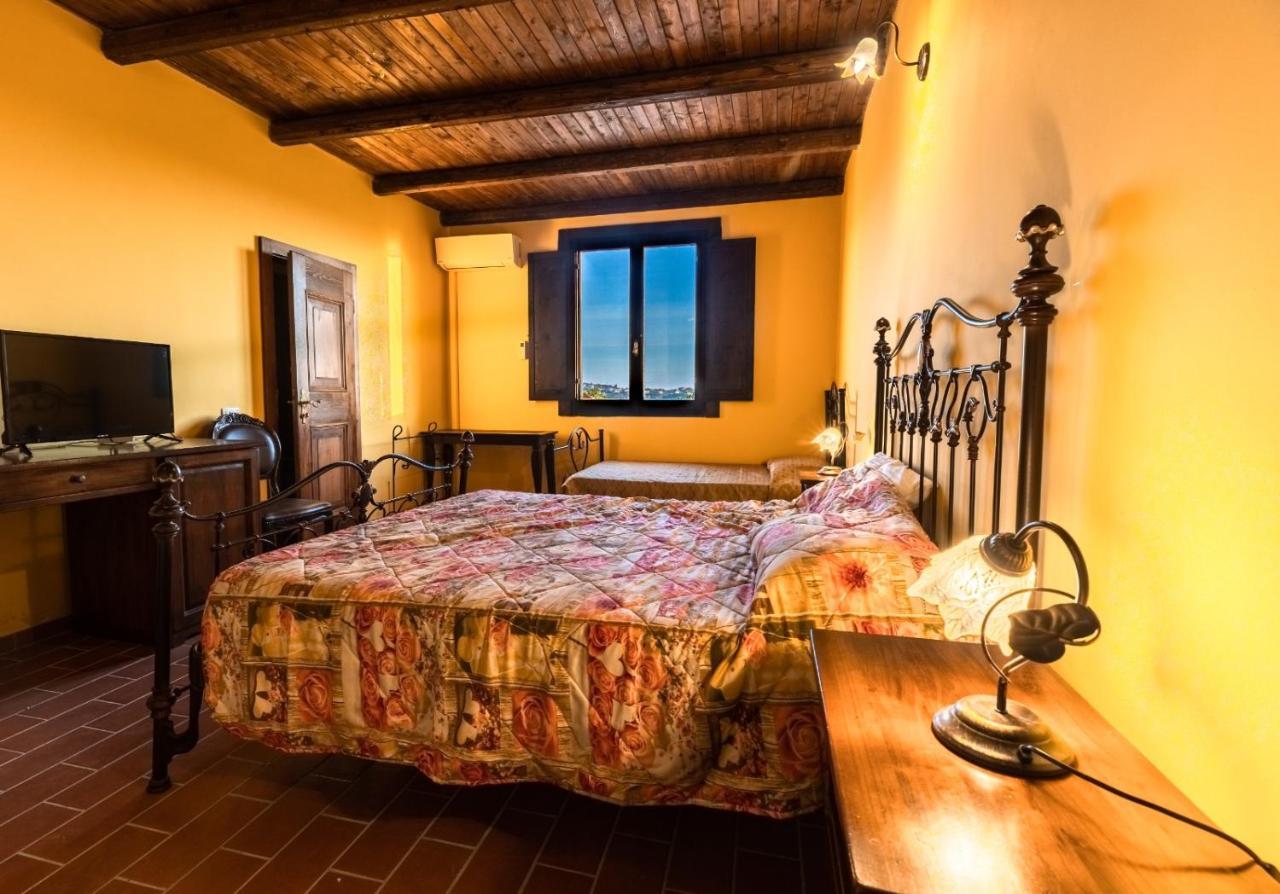 Castello Di Petecciano B&B Mosciano Sant'Angelo Luaran gambar